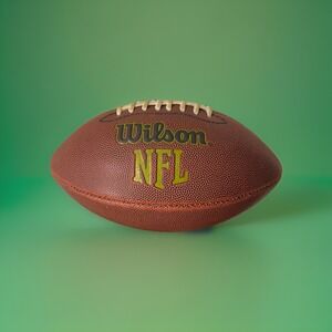 Wilson NFL JR Football Holds Air Inflate‎ 7-9 LBS